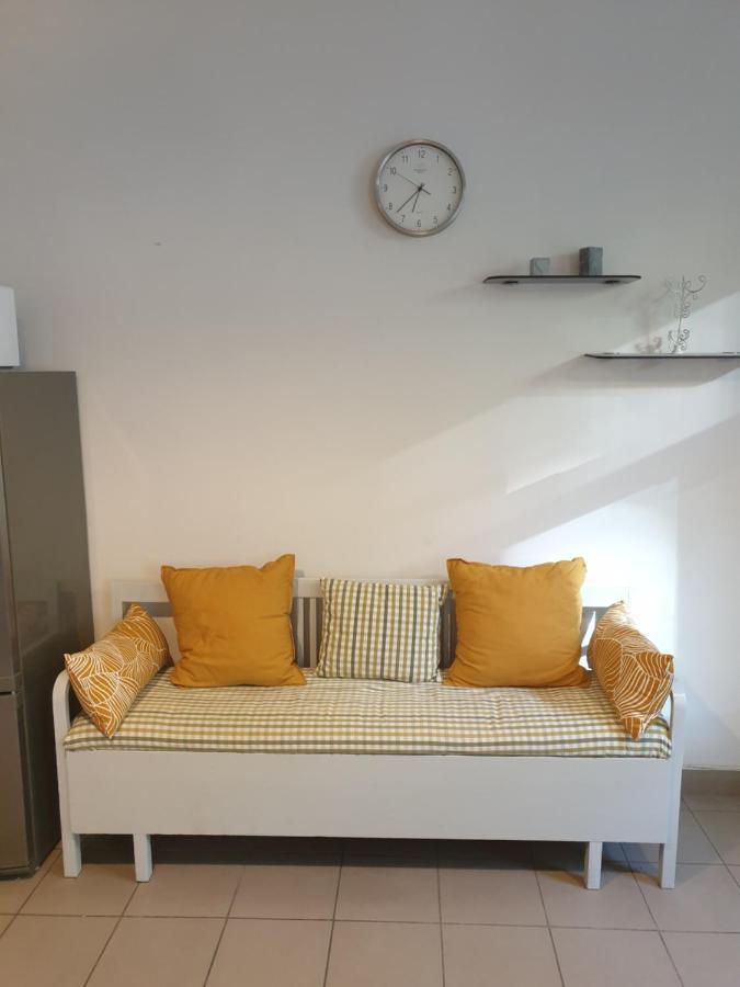 Camellia Studio Apartment & Parking รีกา ภายนอก รูปภาพ