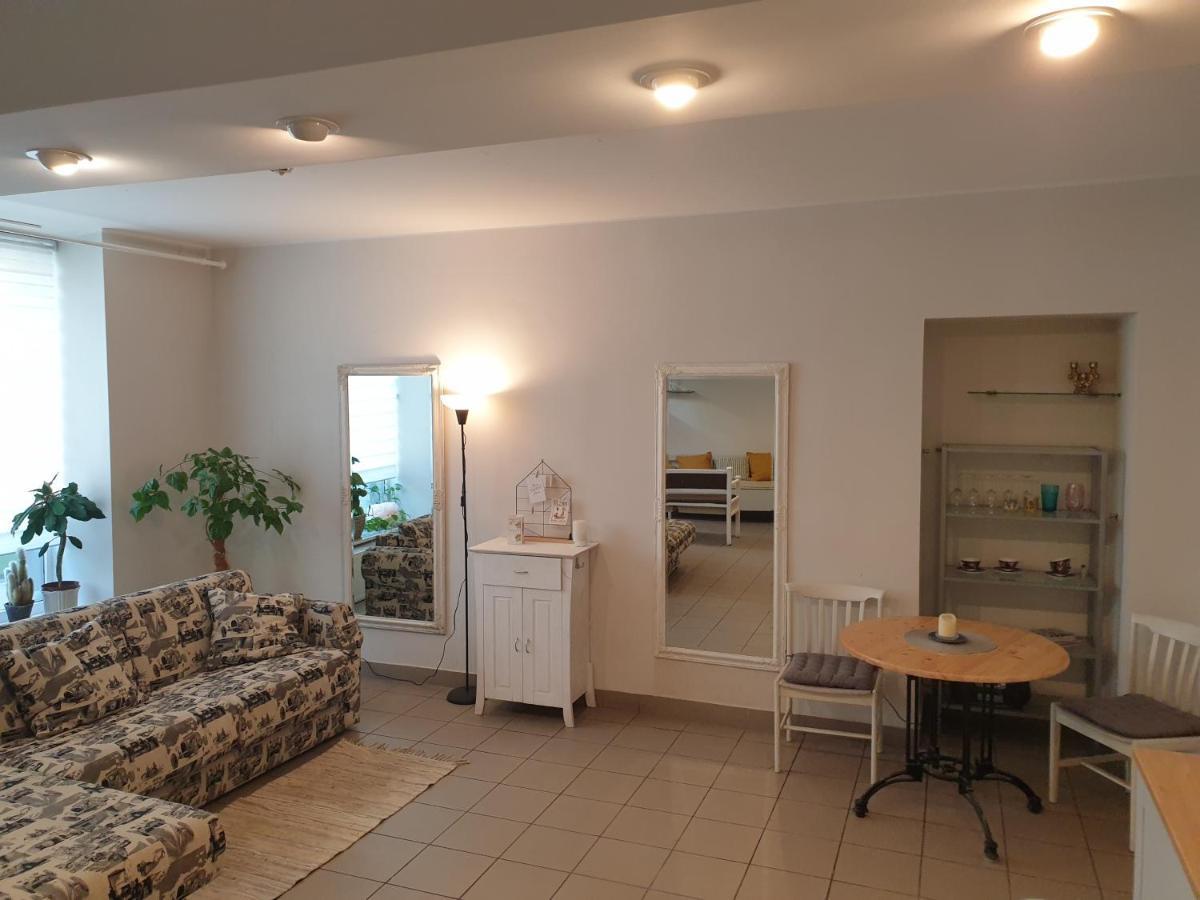 Camellia Studio Apartment & Parking รีกา ภายนอก รูปภาพ